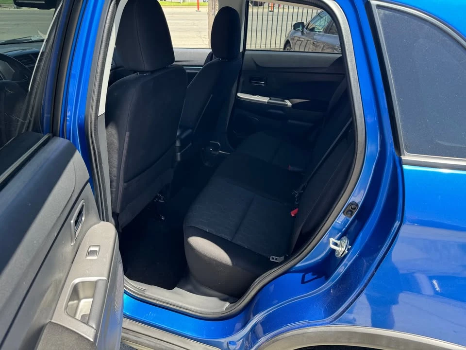 2020 Mitsubishi Outlander - Image 10 of 18