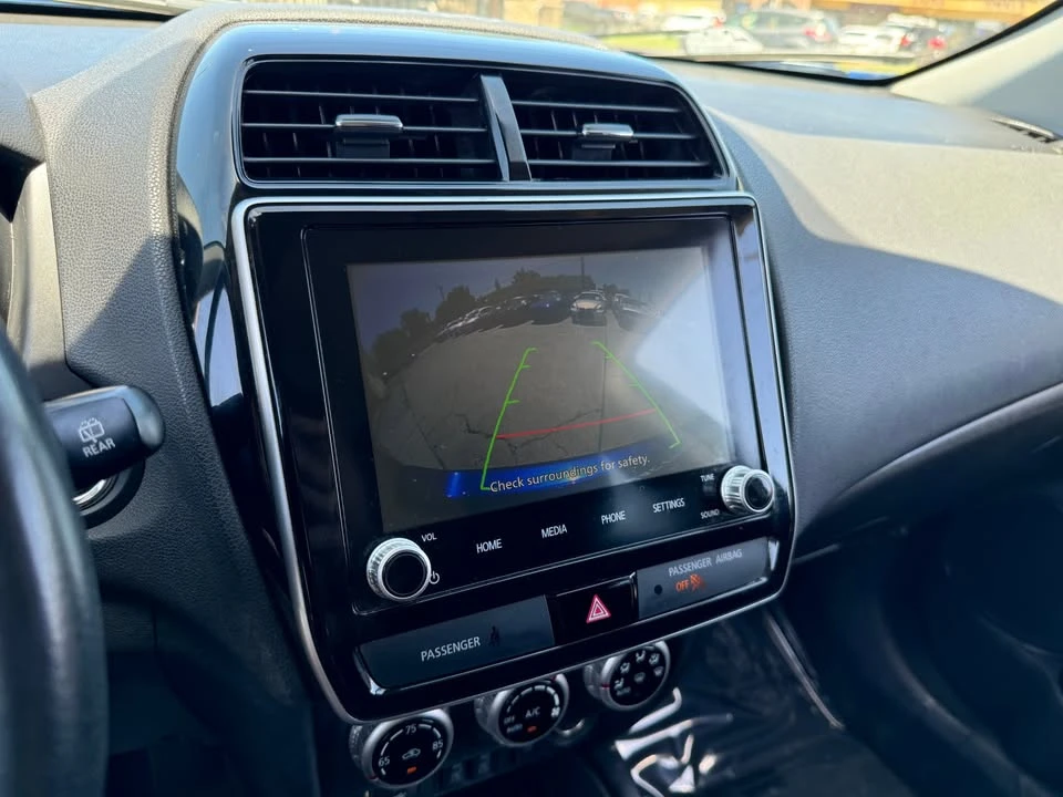 2020 Mitsubishi Outlander - Image 17 of 18