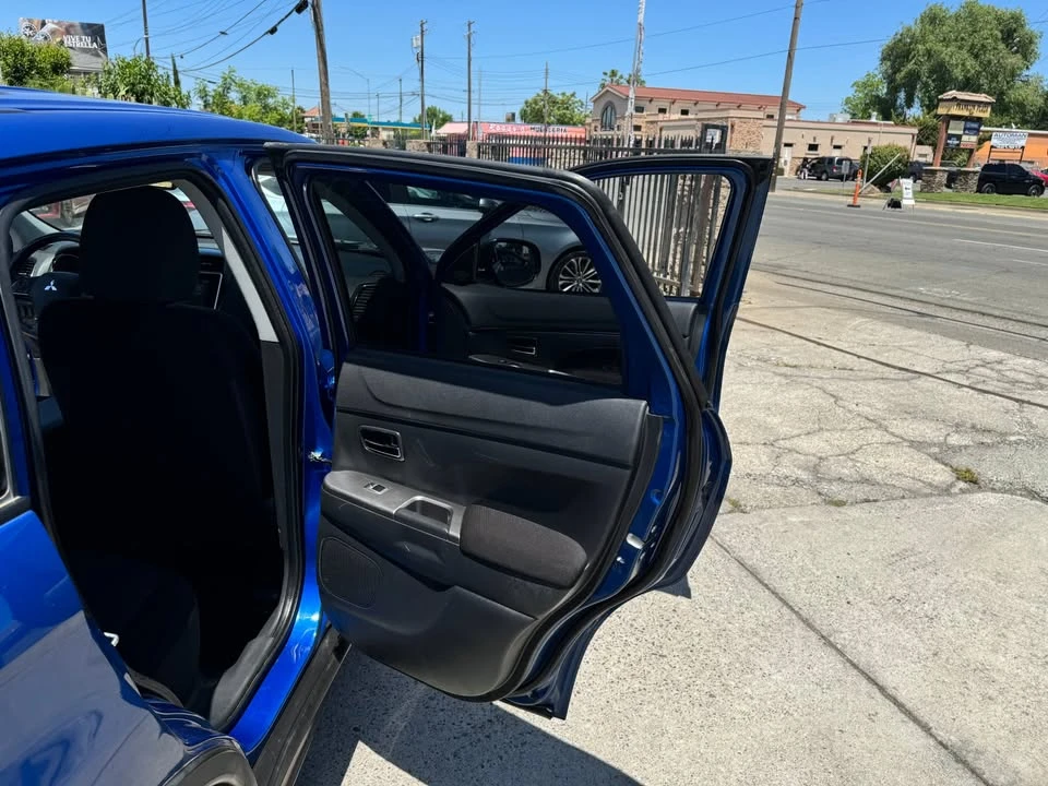 2020 Mitsubishi Outlander - Image 13 of 18