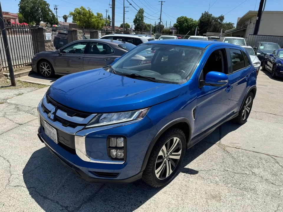 2020 Mitsubishi Outlander - Image 2 of 18