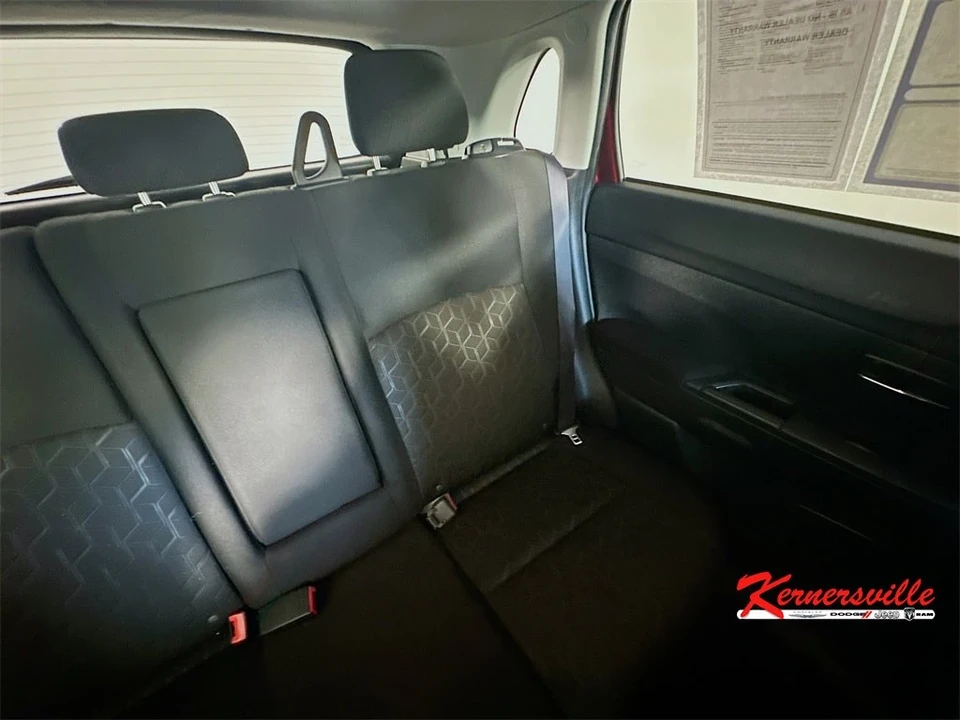 2020 Mitsubishi Outlander - Image 14 of 21