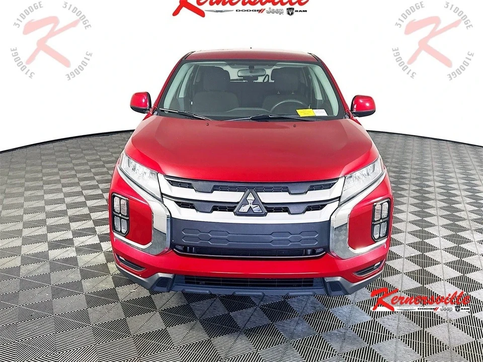 2020 Mitsubishi Outlander - Image 2 of 21