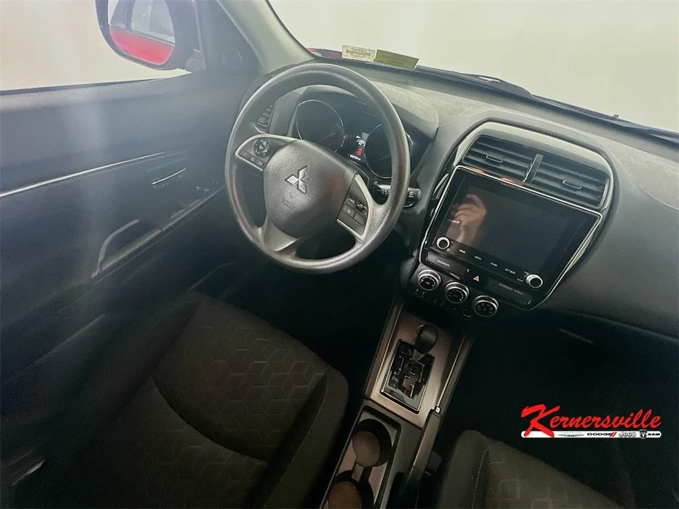 2020 Mitsubishi Outlander - Image 9 of 21