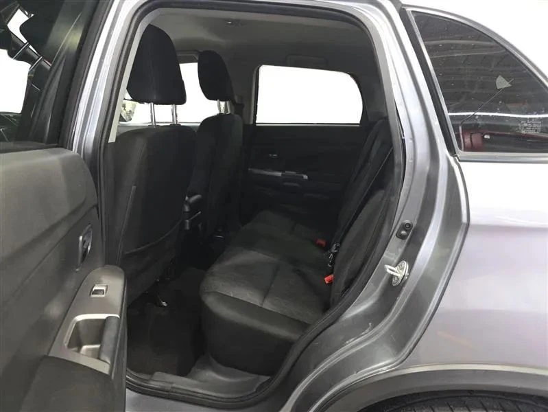 2020 Mitsubishi Outlander - Image 10 of 12