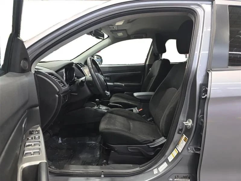 2020 Mitsubishi Outlander - Image 9 of 12