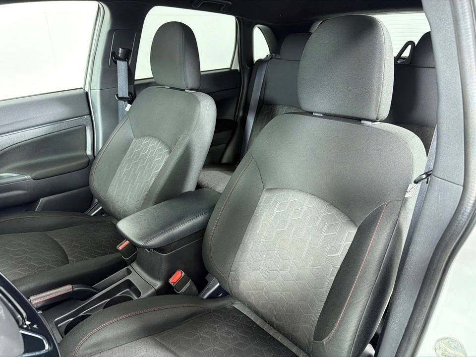 2020 Mitsubishi Outlander - Image 12 of 21