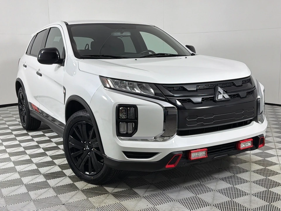 2020 Mitsubishi Outlander - Image 2 of 21