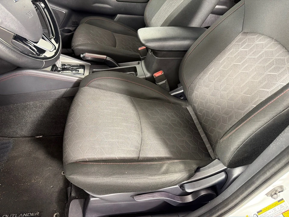 2020 Mitsubishi Outlander - Image 11 of 21
