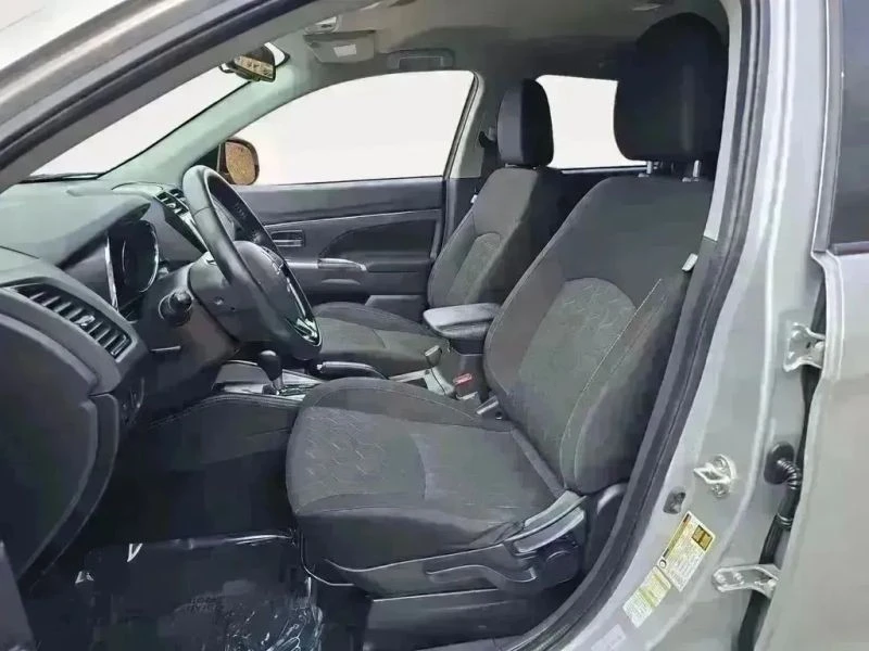 2020 Mitsubishi Outlander - Image 9 of 12