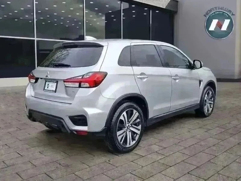 2020 Mitsubishi Outlander - Image 5 of 12