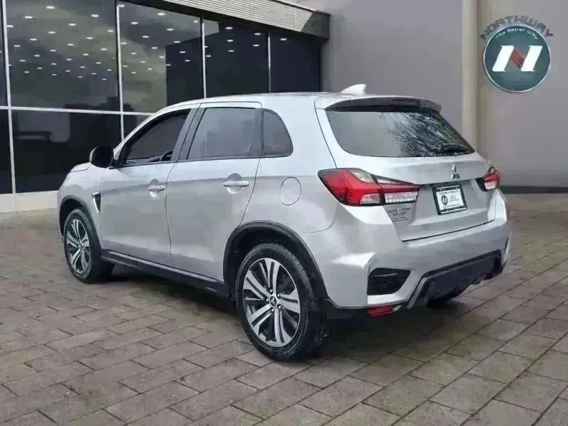 2020 Mitsubishi Outlander - Image 3 of 12