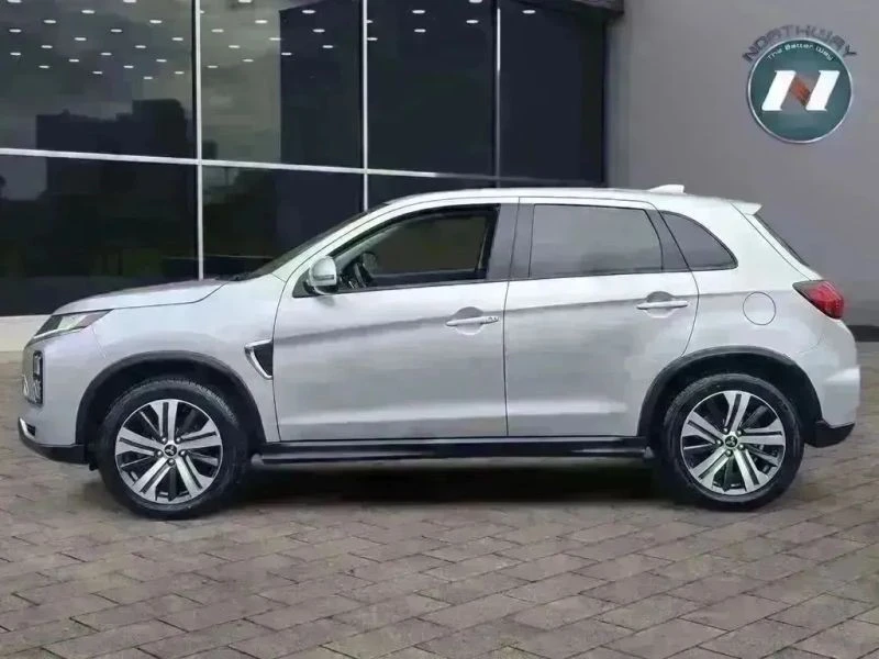 2020 Mitsubishi Outlander - Image 2 of 12