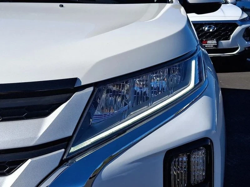 2020 Mitsubishi Outlander - Image 9 of 12