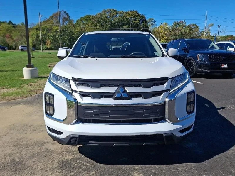 2020 Mitsubishi Outlander - Image 2 of 12