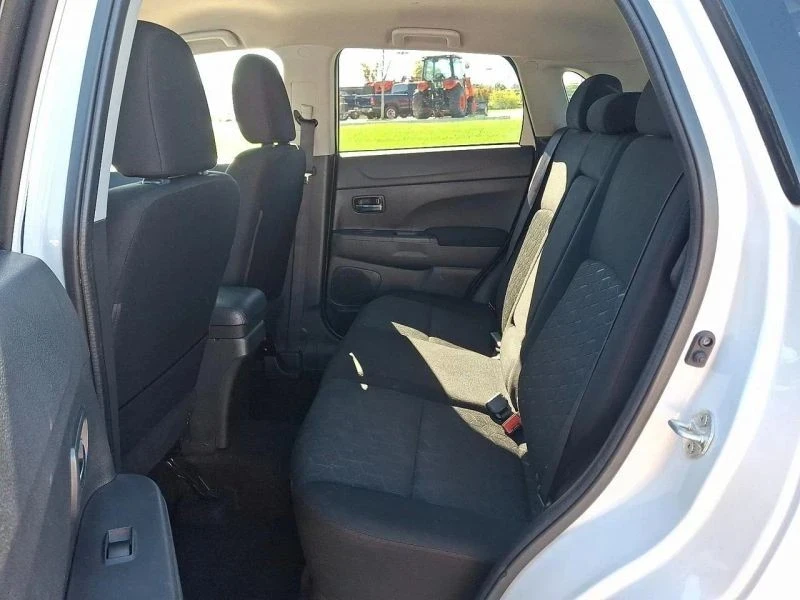 2020 Mitsubishi Outlander - Image 10 of 12