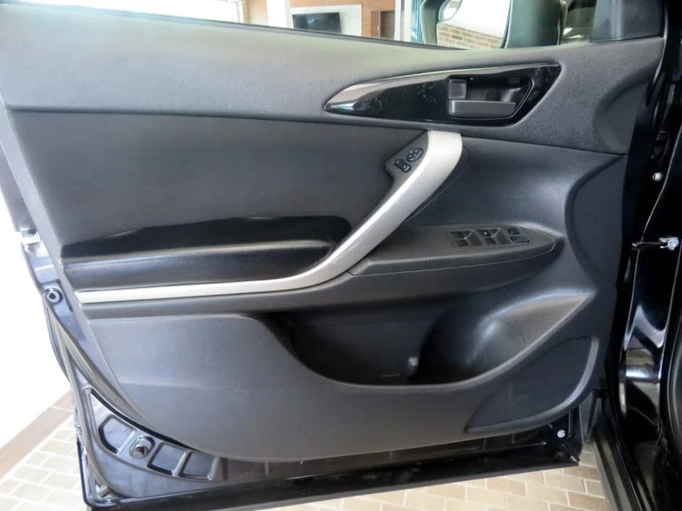 2020 Mitsubishi Eclipse Cross - Image 12 of 18