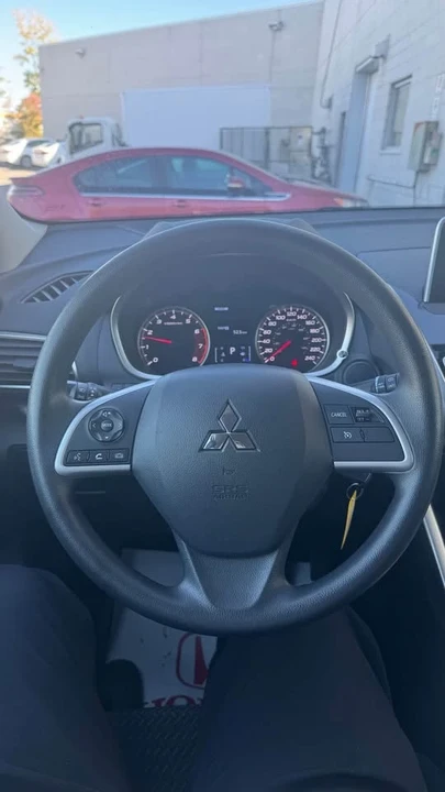 2020 Mitsubishi Eclipse Cross - Image 11 of 16