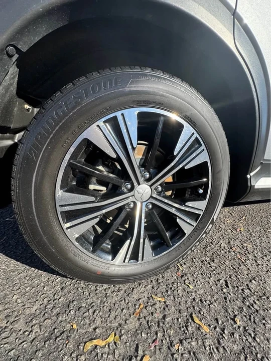 2020 Mitsubishi Eclipse Cross - Image 10 of 19