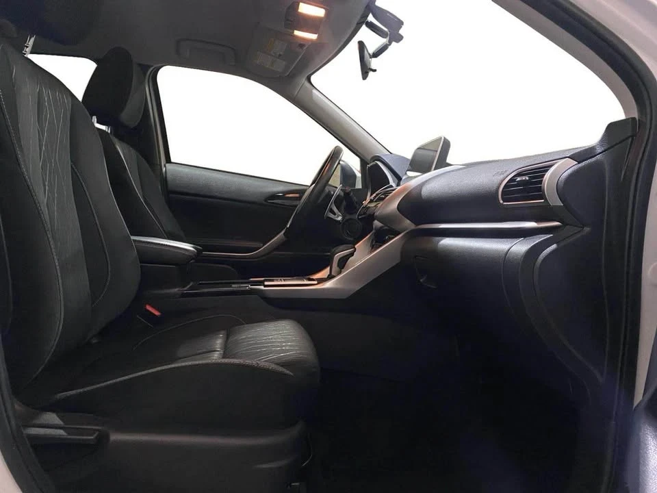 2020 Mitsubishi Eclipse Cross - Image 9 of 15