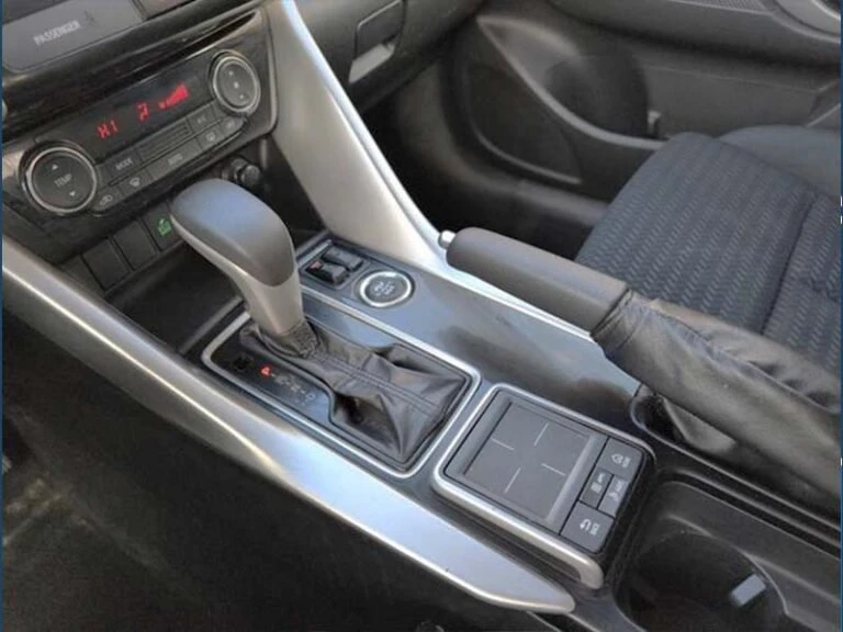 2020 Mitsubishi Eclipse Cross - Image 10 of 12