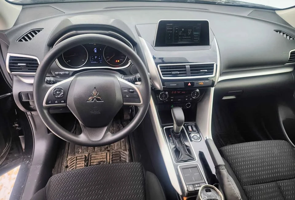 2020 Mitsubishi Eclipse Cross - Image 9 of 11