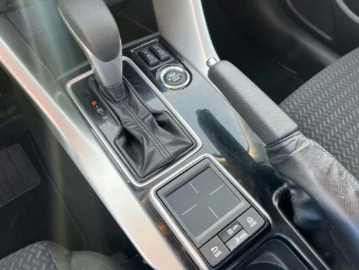 2020 Mitsubishi Eclipse Cross - Image 10 of 12