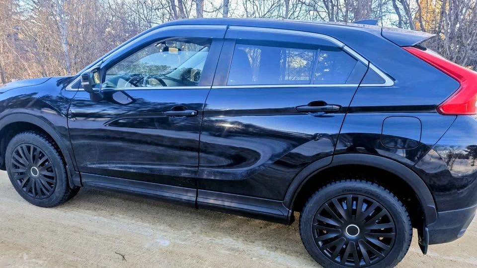 2020 Mitsubishi Eclipse Cross - Image 3 of 11