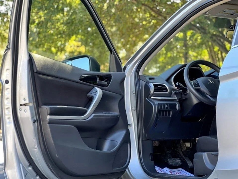 2020 Mitsubishi Eclipse Cross - Image 9 of 20