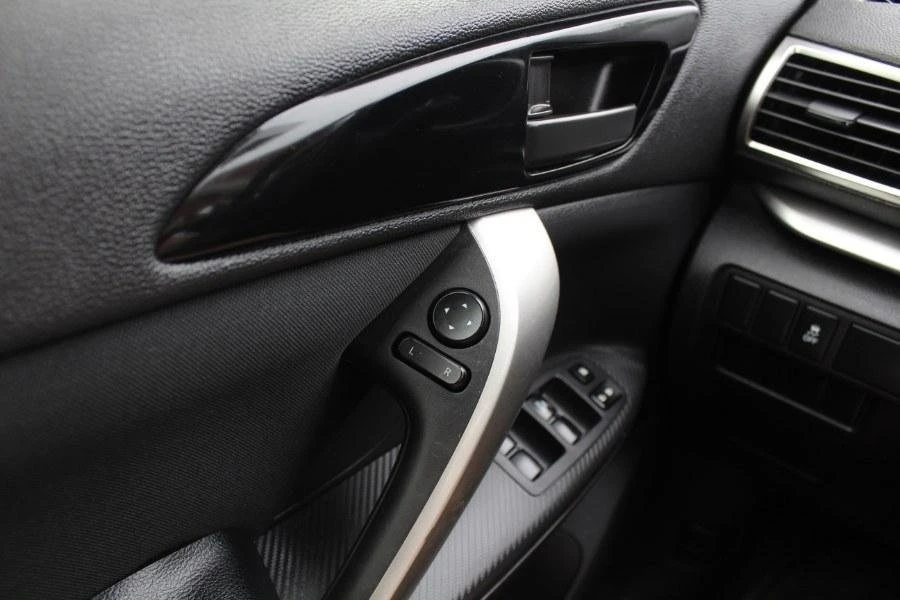 2020 Mitsubishi Eclipse Cross - Image 12 of 20