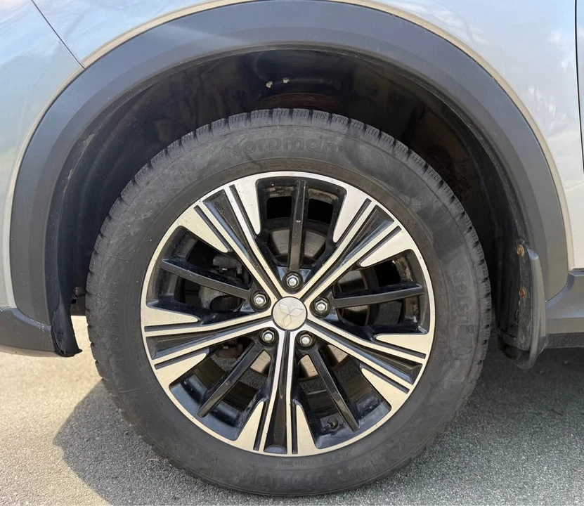 2020 Mitsubishi Eclipse Cross - Image 10 of 18