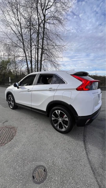 2020 Mitsubishi Eclipse Cross - Image 3 of 18