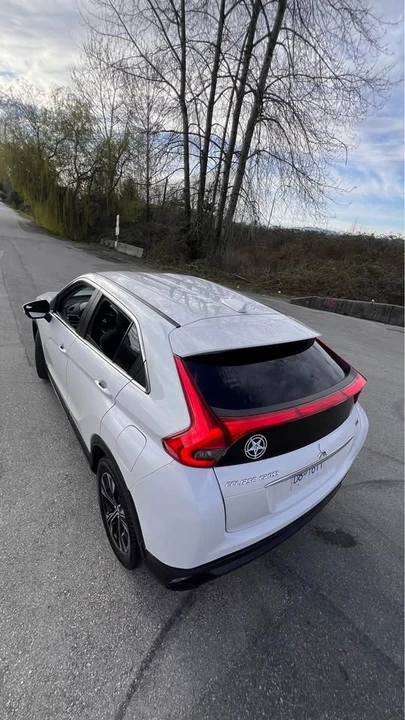 2020 Mitsubishi Eclipse Cross - Image 9 of 18