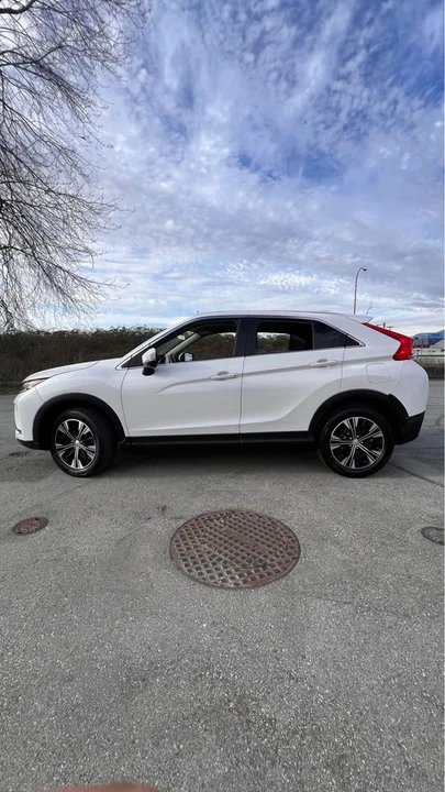2020 Mitsubishi Eclipse Cross - Image 2 of 18
