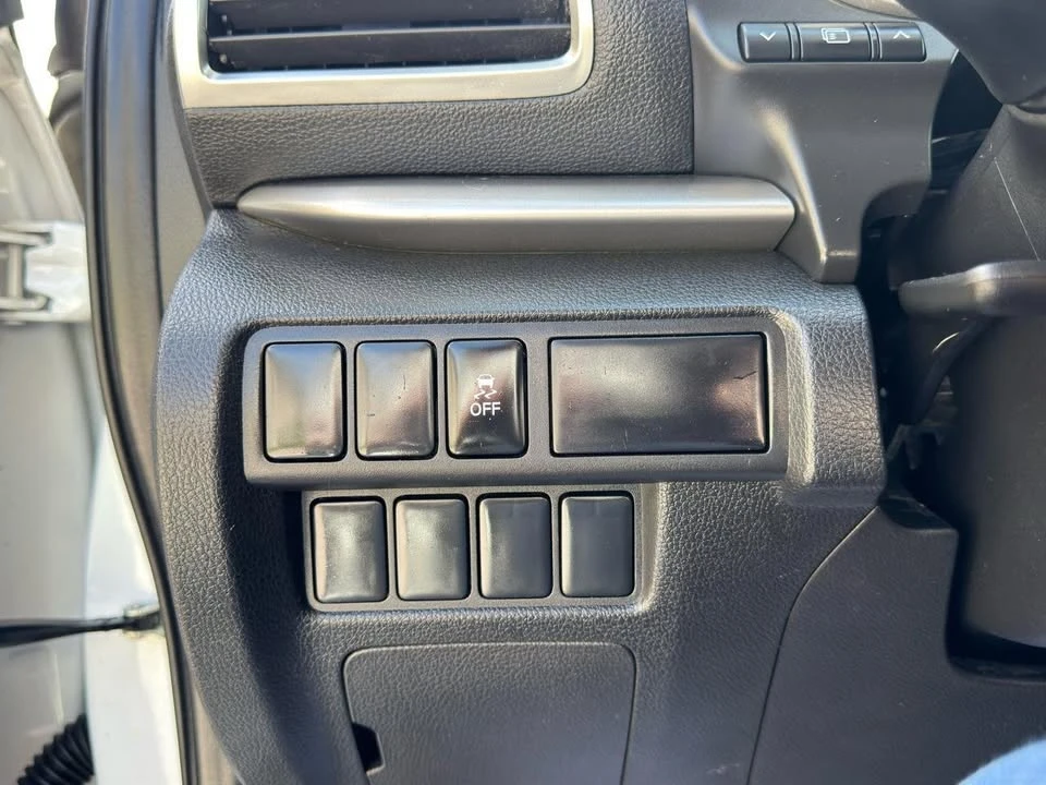 2020 Mitsubishi Eclipse Cross - Image 17 of 20