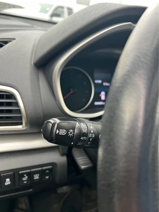 2020 Mitsubishi Eclipse Cross - Image 15 of 17