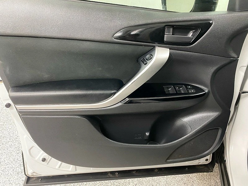 2020 Mitsubishi Eclipse Cross - Image 9 of 20