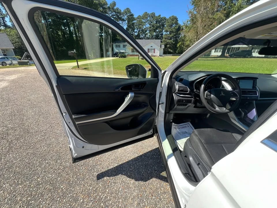 2020 Mitsubishi Eclipse Cross - Image 8 of 17