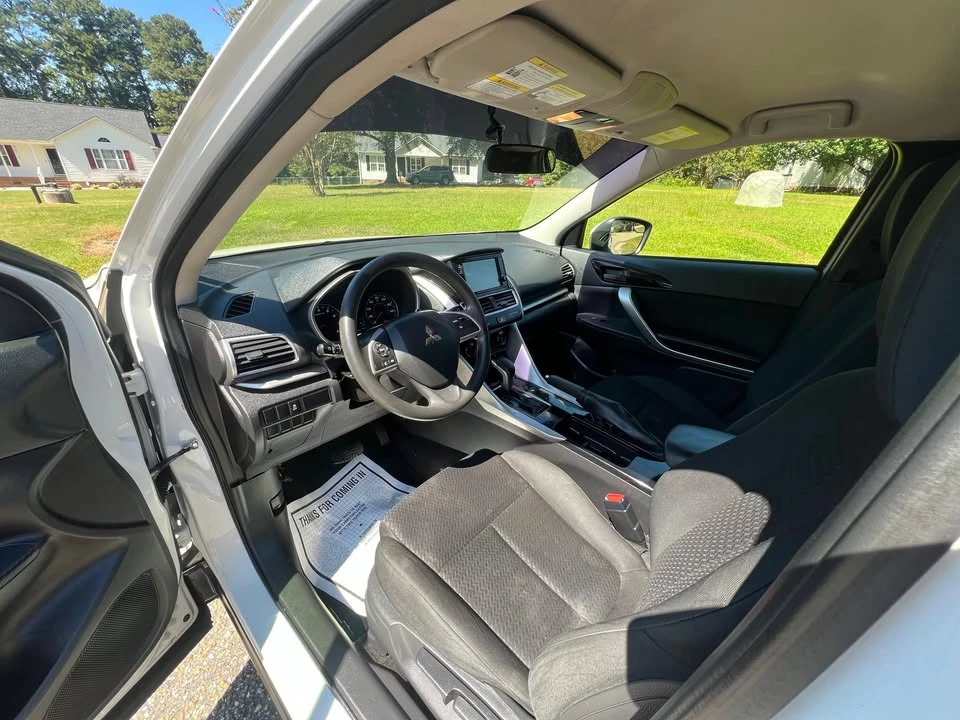 2020 Mitsubishi Eclipse Cross - Image 9 of 17
