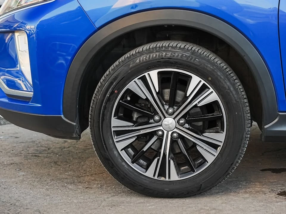 2020 Mitsubishi Eclipse Cross - Image 9 of 19