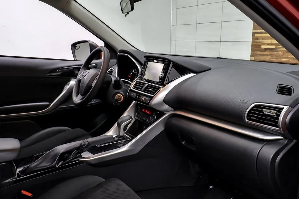 2020 Mitsubishi Eclipse Cross - Image 11 of 20