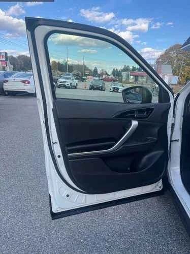 2020 Mitsubishi Eclipse Cross - Image 10 of 18