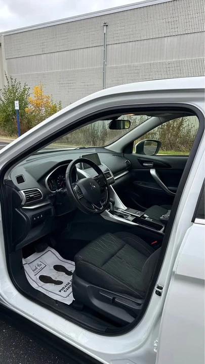 2020 Mitsubishi Eclipse Cross - Image 11 of 19