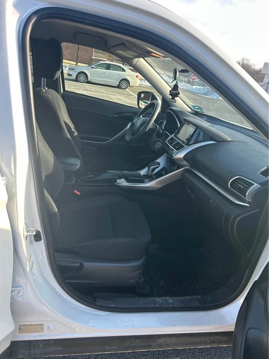2020 Mitsubishi Eclipse Cross - Image 6 of 10