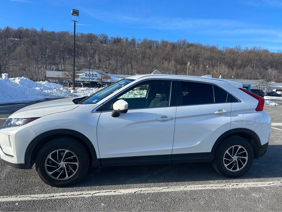 2020 Mitsubishi Eclipse Cross - Image 2 of 10
