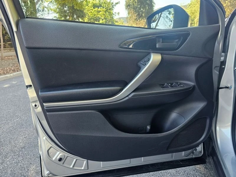 2020 Mitsubishi Eclipse Cross - Image 10 of 20