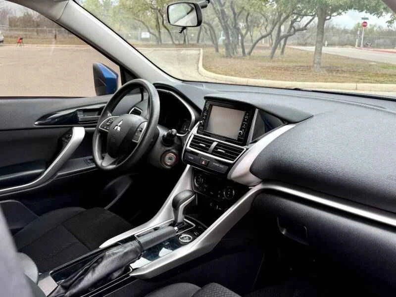 2020 Mitsubishi Eclipse Cross - Image 11 of 15