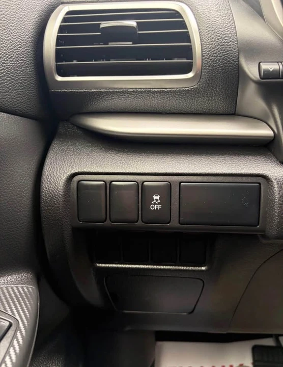2020 Mitsubishi Eclipse Cross - Image 13 of 18