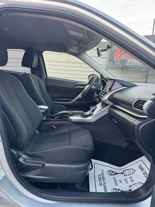 2020 Mitsubishi Eclipse Cross - Image 10 of 15