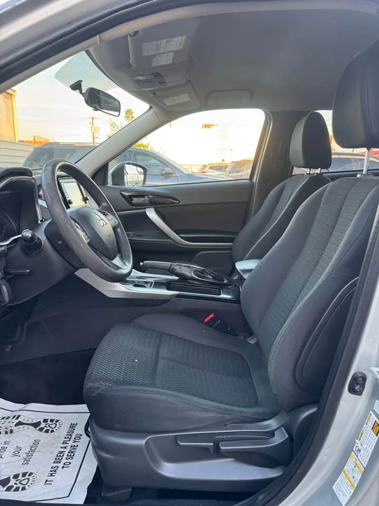 2020 Mitsubishi Eclipse Cross - Image 9 of 15