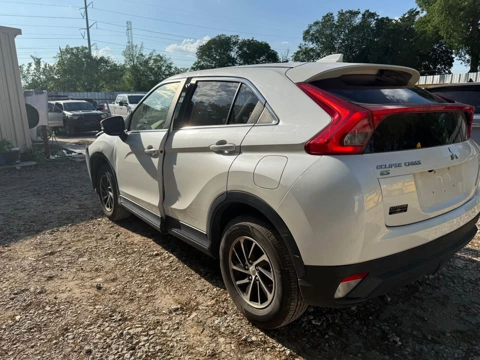 2020 Mitsubishi Eclipse Cross - Image 3 of 8